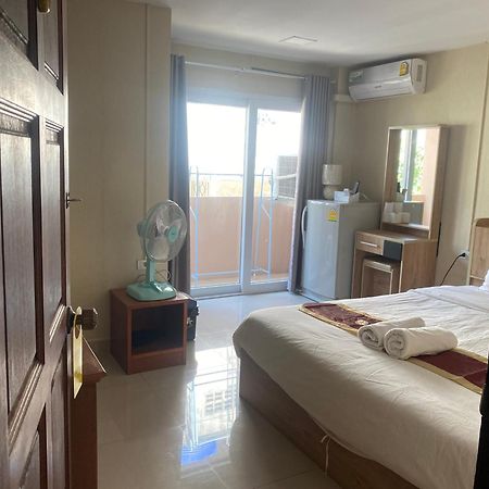 Hug Me Guesthouse Pattaya Buitenkant foto