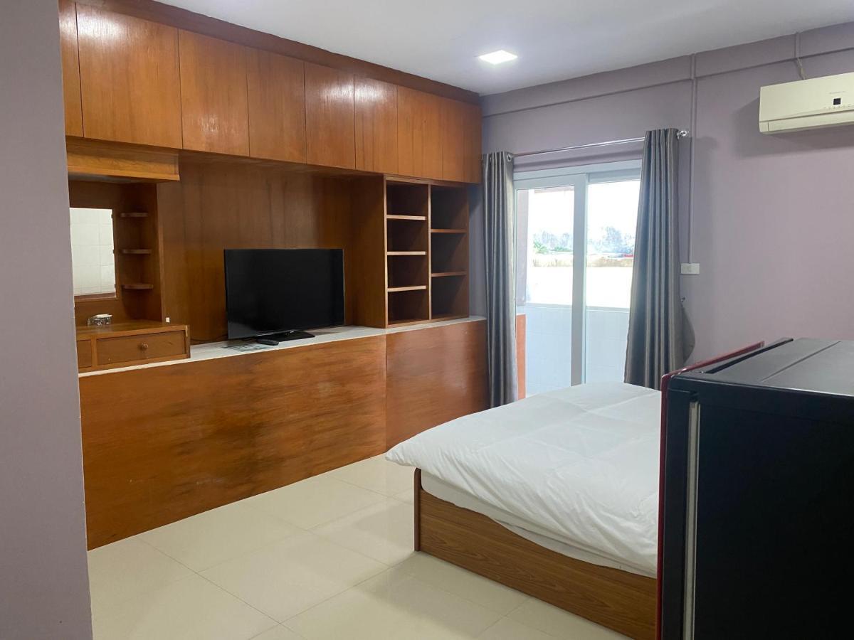 Hug Me Guesthouse Pattaya Buitenkant foto