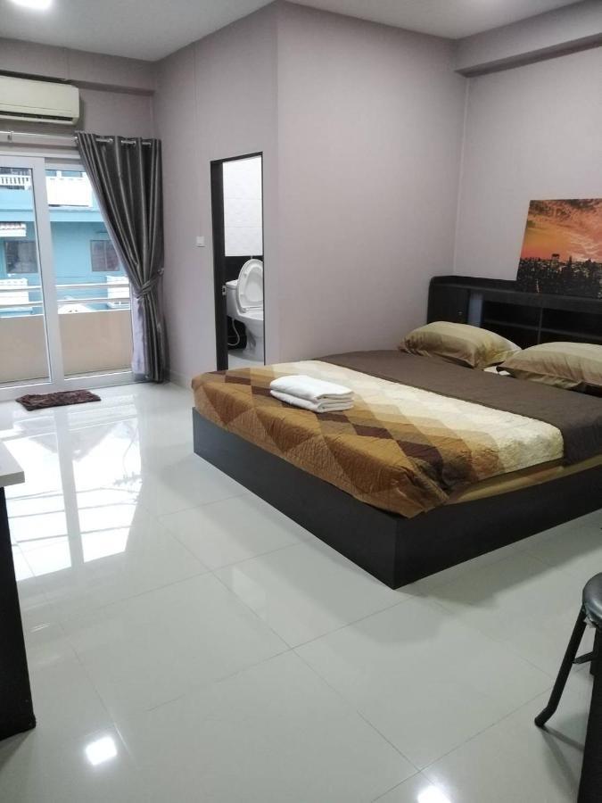Hug Me Guesthouse Pattaya Buitenkant foto