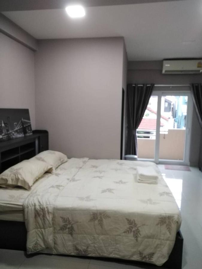 Hug Me Guesthouse Pattaya Buitenkant foto
