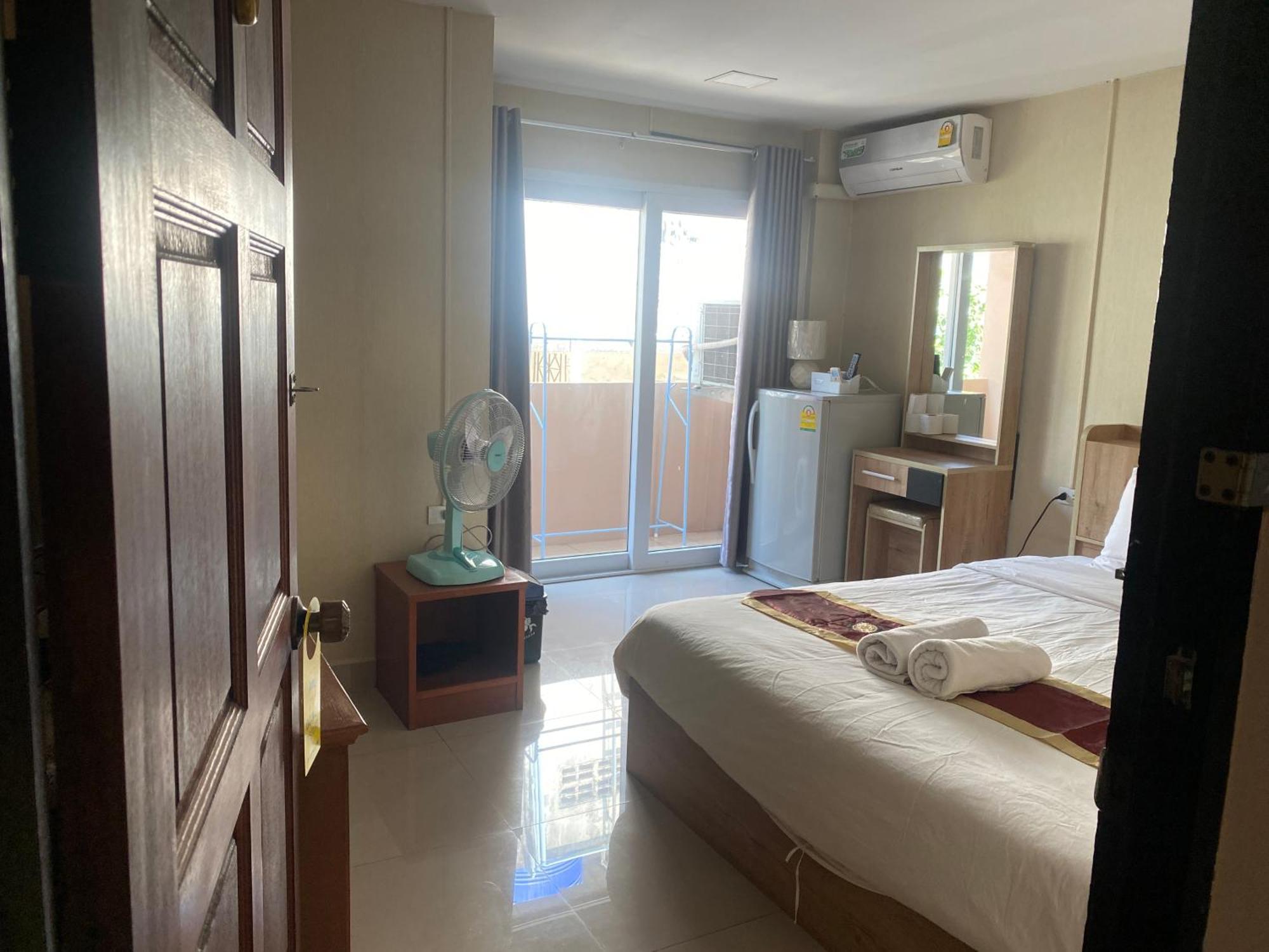 Hug Me Guesthouse Pattaya Buitenkant foto